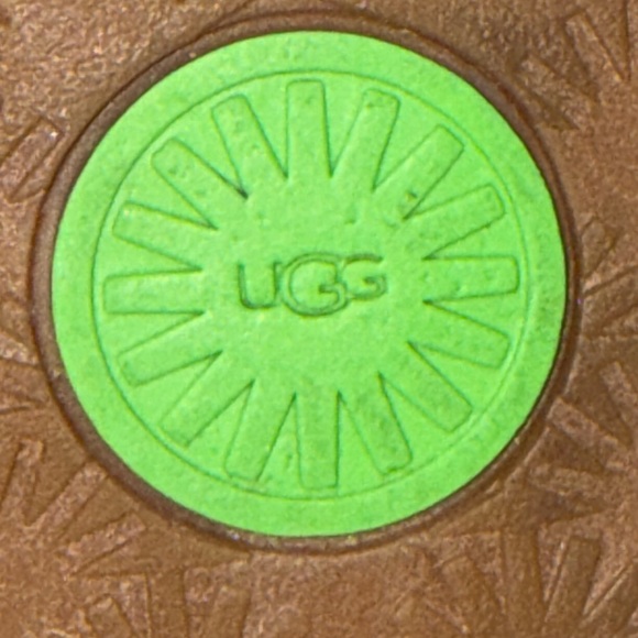 UGG Fluff Tie Dye Slide Slipper - Picture 8 of 8